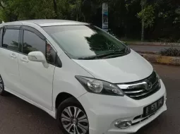 Jual mobil Honda Freed PSD 2011 dengan harga murah di Jawa Barat  6