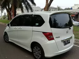 Jual mobil Honda Freed PSD 2011 dengan harga murah di Jawa Barat  3