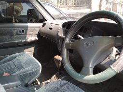 Jual mobil bekas Toyota Kijang LGX 2002 dengan harga murah di DKI Jakarta 5