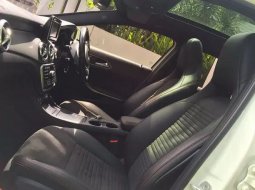 Jual mobil Mercedes-Benz GLA 200 Sport AMG Panoramic Sunroof 2015 bekas di DKI Jakarta 4