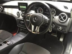 Jual mobil Mercedes-Benz GLA 200 Sport AMG Panoramic Sunroof 2015 bekas di DKI Jakarta 6