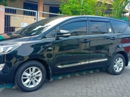  Dijual cepat mobil Toyota Kijang Innova Reborn 2.0 V 2016, Jawa Timur 2