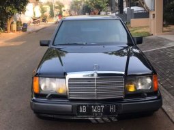 Mobil Mercedes-Benz E-Class 1988 E 300 terbaik di Bangka - Belitung 4