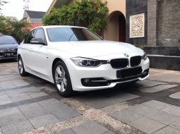 Dijual cepat BMW 3 Series 320i 2014 murah di DKI Jakarta 2