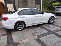 Dijual cepat BMW 3 Series 320i 2014 murah di DKI Jakarta 3