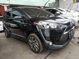 Jual cepat mobil Toyota Sienta V AT 2017 di Jawa Barat  7