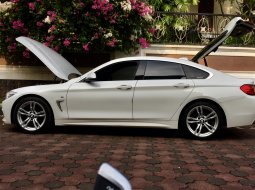 Dijual cepat mobil BMW 4 Series 428i 2018, Jawa Timur 3
