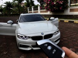 Dijual cepat mobil BMW 4 Series 428i 2018, Jawa Timur 9