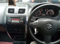 Mobil Suzuki SX4 2010 X-Over dijual, Jawa Timur 7