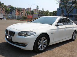 Jual cepat mobil BMW 5 Series 520i 2012 di DKI Jakarta 3