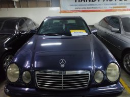 Jual mobil Mercedes-Benz E-Class E 320 1997 dengan harga murah di DKI Jakarta 2