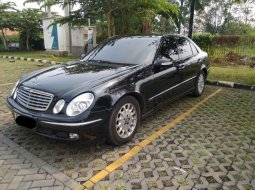 Mobil Mercedes-Benz E-Class 2002 260 dijual, Jawa Barat 4