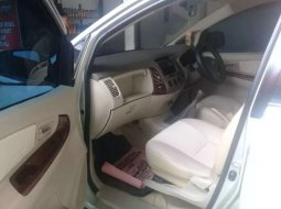 Jual mobil Toyota Kijang Innova V 2005 bekas, Jawa Timur 1