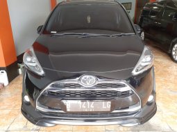 Jual mobil Toyota Sienta Q 2016 terawat di Jawa Barat  4