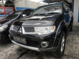 Dijual mobil bekas Mitsubishi Pajero Sport Dakar 4x2 AT Diesel 2012,  Jawa Barat  8