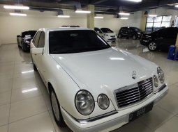 Dijual mobil Mercedes-Benz E-Class E 320 1997 bekas murah, DKI Jakarta 6