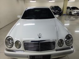 Dijual mobil Mercedes-Benz E-Class E 320 1997 bekas murah, DKI Jakarta 3