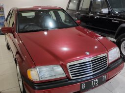 Dijual mobil Mercedes-Benz C-Class C200 1995 harga murah, DKI Jakarta 3