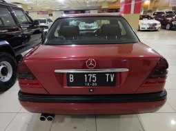 Dijual mobil Mercedes-Benz C-Class C200 1995 harga murah, DKI Jakarta 8
