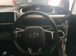 Jual cepat mobil Toyota Sienta V 2016 di Jawa Tengah 3