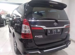 Mobil Toyota Kijang Innova 2014 2.5 G terbaik di Jawa Timur 2