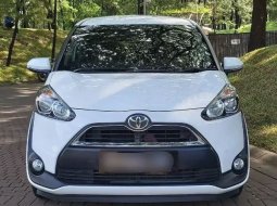 Jual mobil  Toyota Sienta 1.5 V 2017 terawat di Banten 9