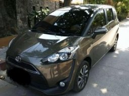 Dijual cepat mobil Toyota Sienta V 2017, DKI Jakarta 1