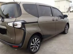 Dijual cepat mobil Toyota Sienta V 2017, DKI Jakarta 3