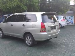 Jual mobil Toyota Kijang Innova 2.0 G 2005 bekas, Jawa Timur 6