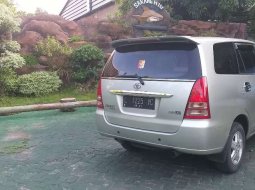 Jual mobil Toyota Kijang Innova 2.0 G 2005 bekas, Jawa Timur 4