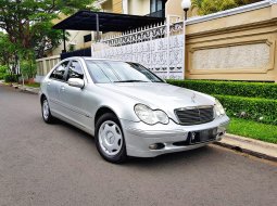 Jual mobil bekas murah Mercedes-Benz C-Class C200 W203 2002 di Banten 3