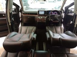 Dijual mobil bekas Nissan Elgrand Highway Star, Jawa Timur  8