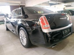 Jual mobil Chrysler 300C 300C AT 2013 bekas di DKI Jakarta 1