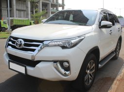 Jual Cepat Mobil Toyota Fortuner VRZ AT 2017 Putih di DKI Jakarta 1