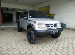 Jual Cepat Mobil Suzuki Sidekick 1.6 2000 di Bekasi 10