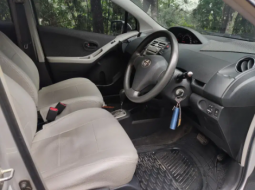 Jual Cepat Mobil Toyota Yaris J 2012 di Depok 7