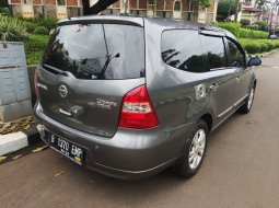 Jual Cepat Mobil Nissan Grand Livina Ultimate 2012 di Depok 6