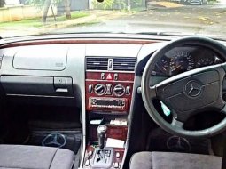 Jual Cepat Mobil Mercedes-Benz C-Class 230 1997 di DKI Jakarta 5