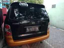 Dijual mobil bekas Hyundai Trajet GLS, Jawa Timur  2