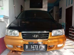 Dijual mobil bekas Hyundai Trajet GLS, Jawa Timur  1