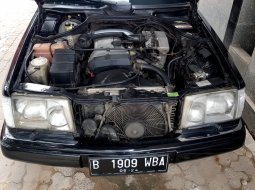 Jual mobil bekas murah Mercedes-Benz E-Class E 220 1996 di DKI Jakarta 9