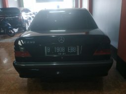 Jual mobil Mercedes-Benz C-Class 230 1999 dengan harga murah di Jawa Barat  4