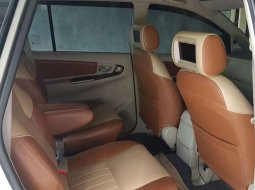 Dijual mobil bekas Toyota Kijang Innova V Luxury, Jawa Timur  12