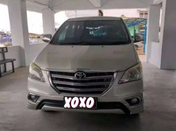 Dijual mobil bekas Toyota Kijang Innova V Luxury, Jawa Timur  9