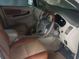 Dijual mobil bekas Toyota Kijang Innova V Luxury, Jawa Timur  1