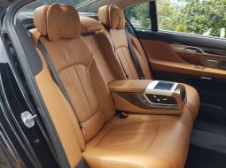 Jual Cepat Mobil BMW 7 Series 730Li Vacuum Door Full Spec 2017 di DKI Jakarta 6