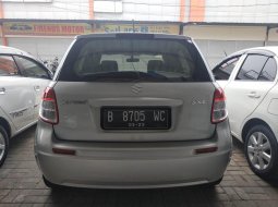 Dijual Mobil Suzuki SX4 X-Over 2010 di Bekasi 2