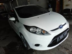 Jual mobil Ford Fiesta 1.5 NA 2011 murah di DIY Yogyakarta 3