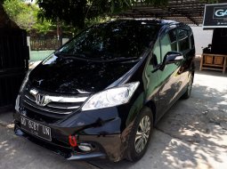 Jual Cepat Mobil Honda Freed E 2013 di Jawa Tengah 1