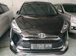 Jual mobil Toyota Sienta Q 2017 terawat di DIY Yogyakarta 7